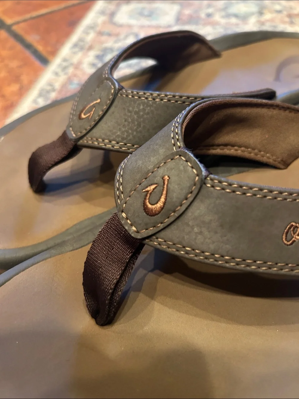 OluKai Men’s Dark Brown Leather Thong Sandals - Picture 4 of 11